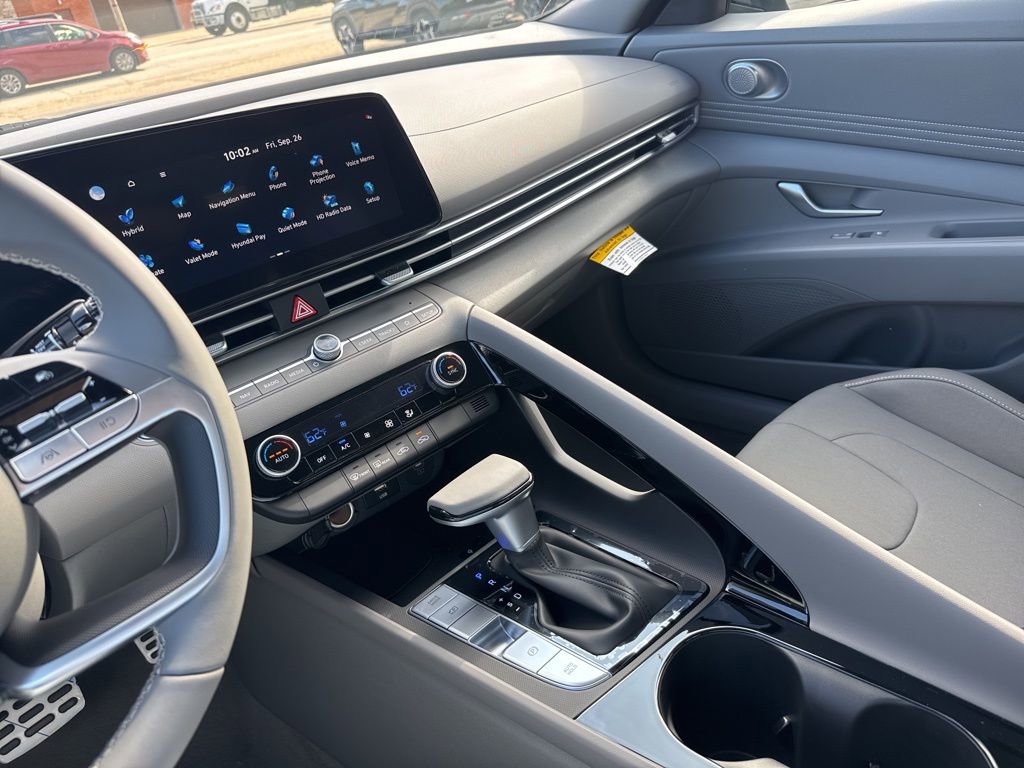 New 2025 Hyundai Elantra SEL image 28