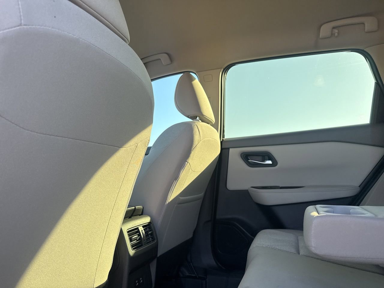 Used 2024 Nissan Rogue SV image 34