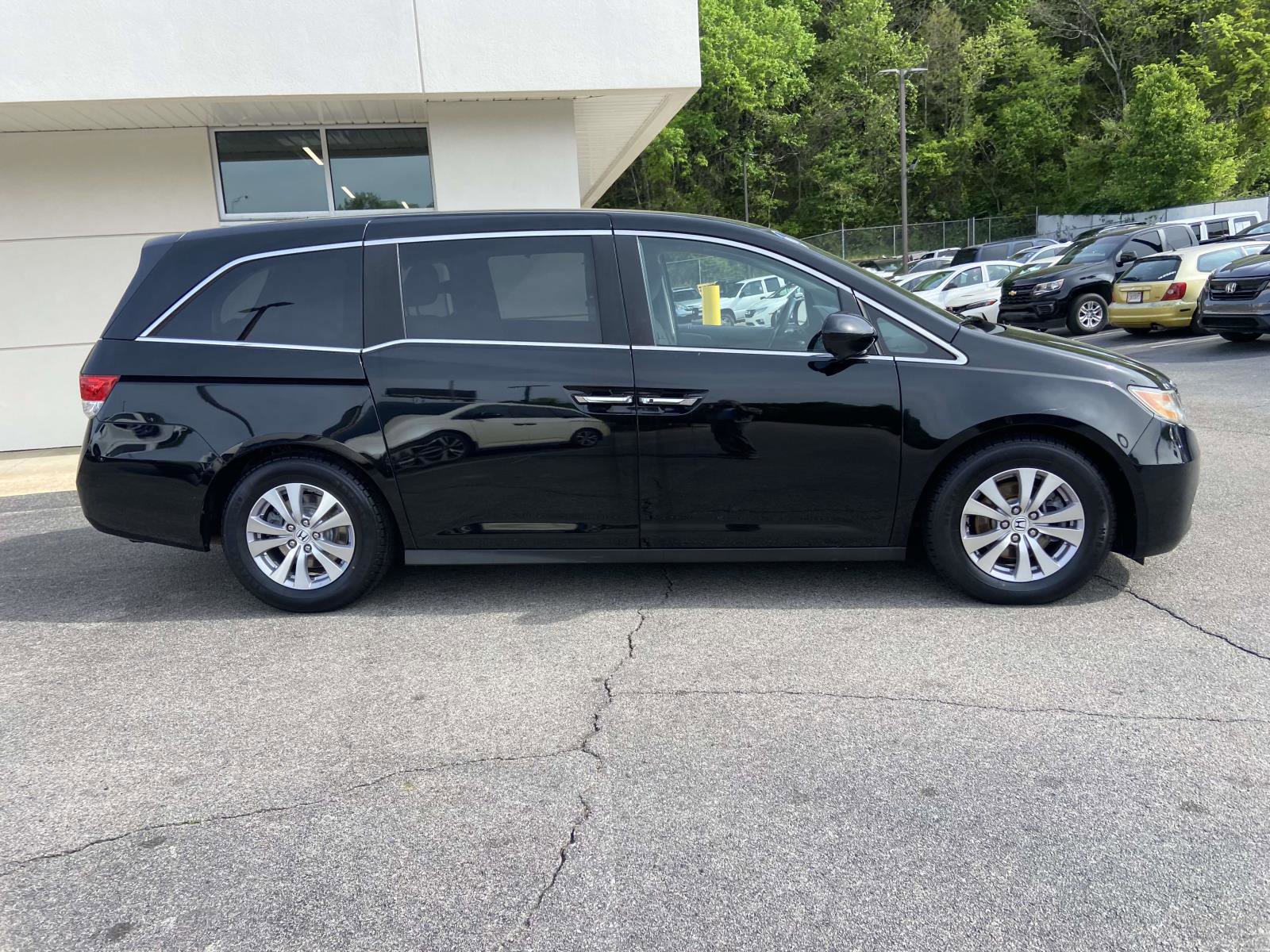 Used 2016 Honda Odyssey SE image 2