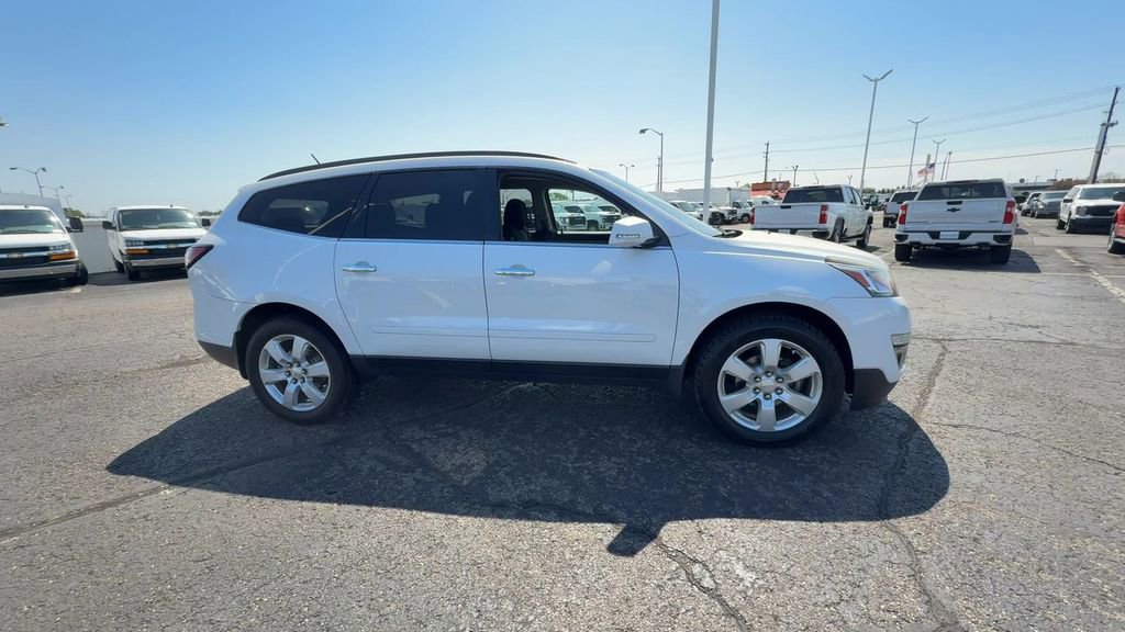 Used 2017 Chevrolet Traverse LT w/ Style and Technology Package FWD image 9