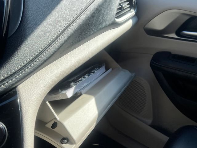 Used 2023 Chrysler Pacifica Touring-L image 33