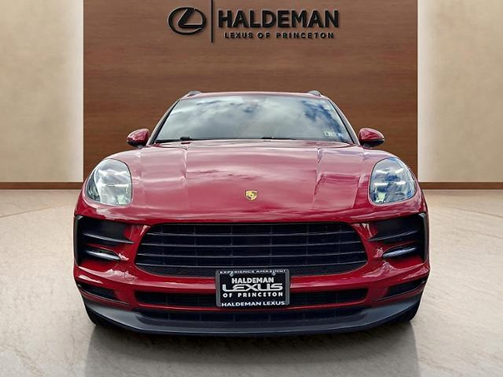 Used 2020 Porsche Macan AWD/4WD image 2