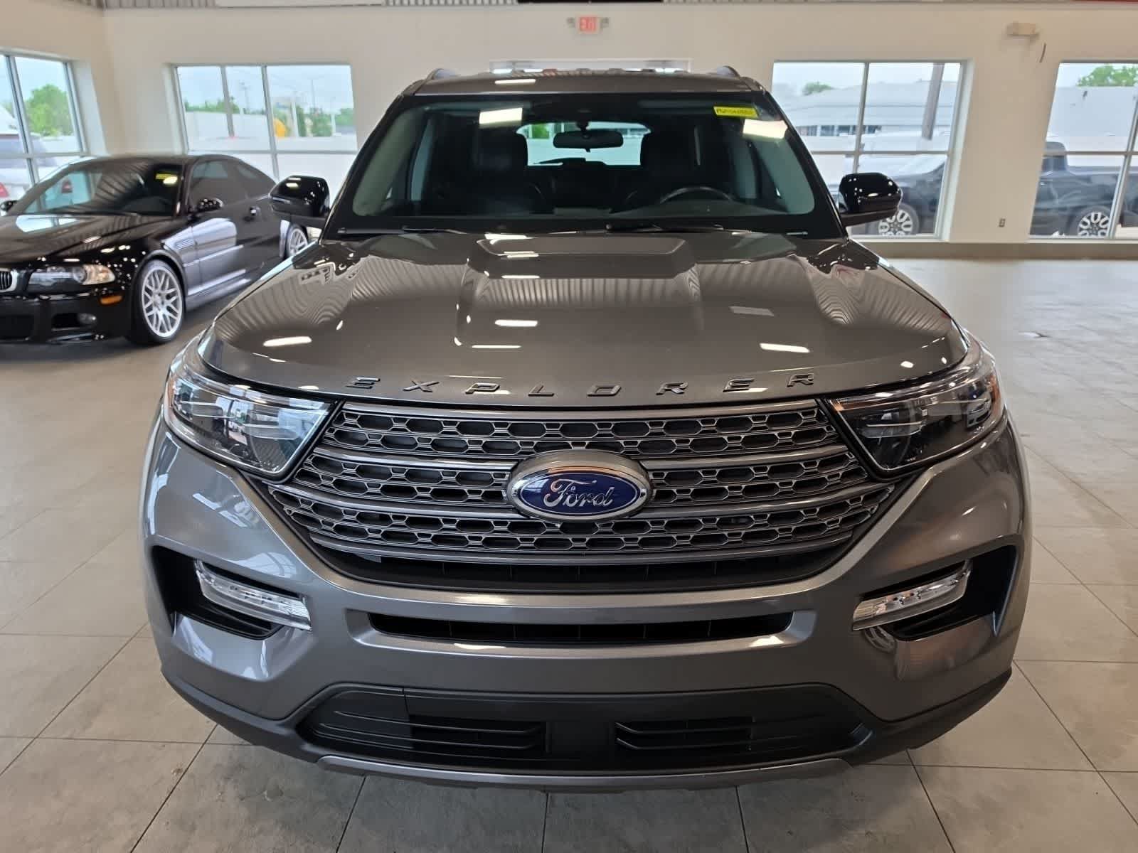 Used 2023 Ford Explorer XLT w/ Equipment Group 202A AWD/4WD image 3