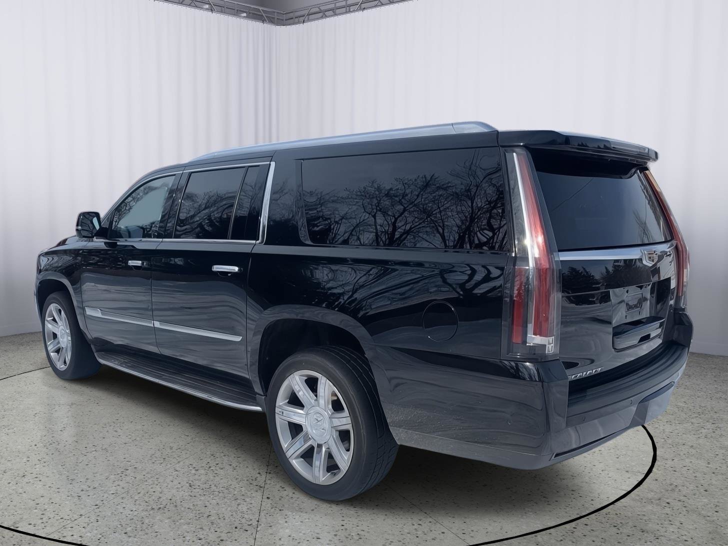 Used 2020 Cadillac Escalade ESV Luxury image 4