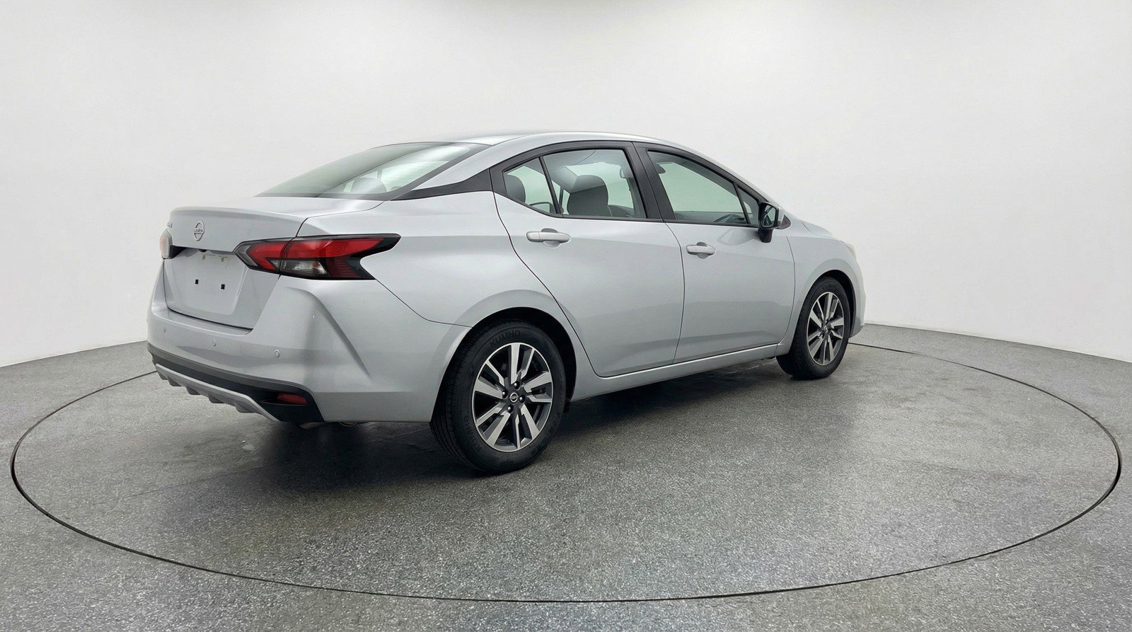 Used 2025 Nissan Versa SV image 9