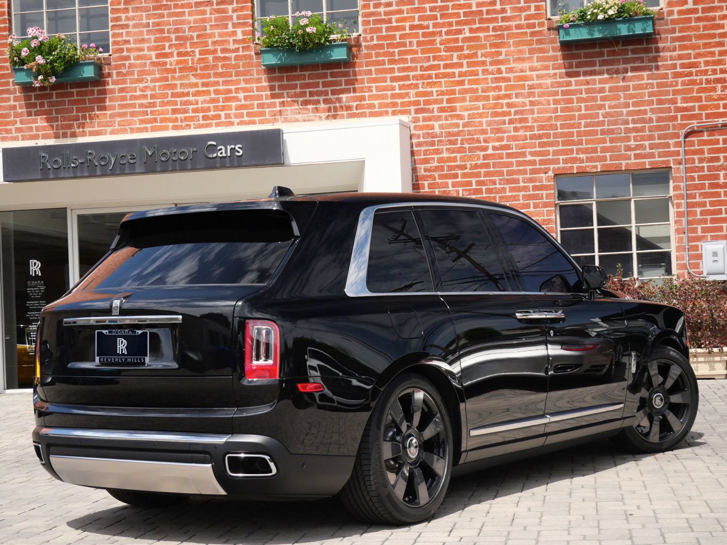Used 2021 Rolls-Royce Cullinan AWD/4WD image 2