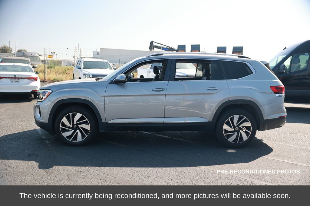 Used 2024 Volkswagen Atlas SEL image 2