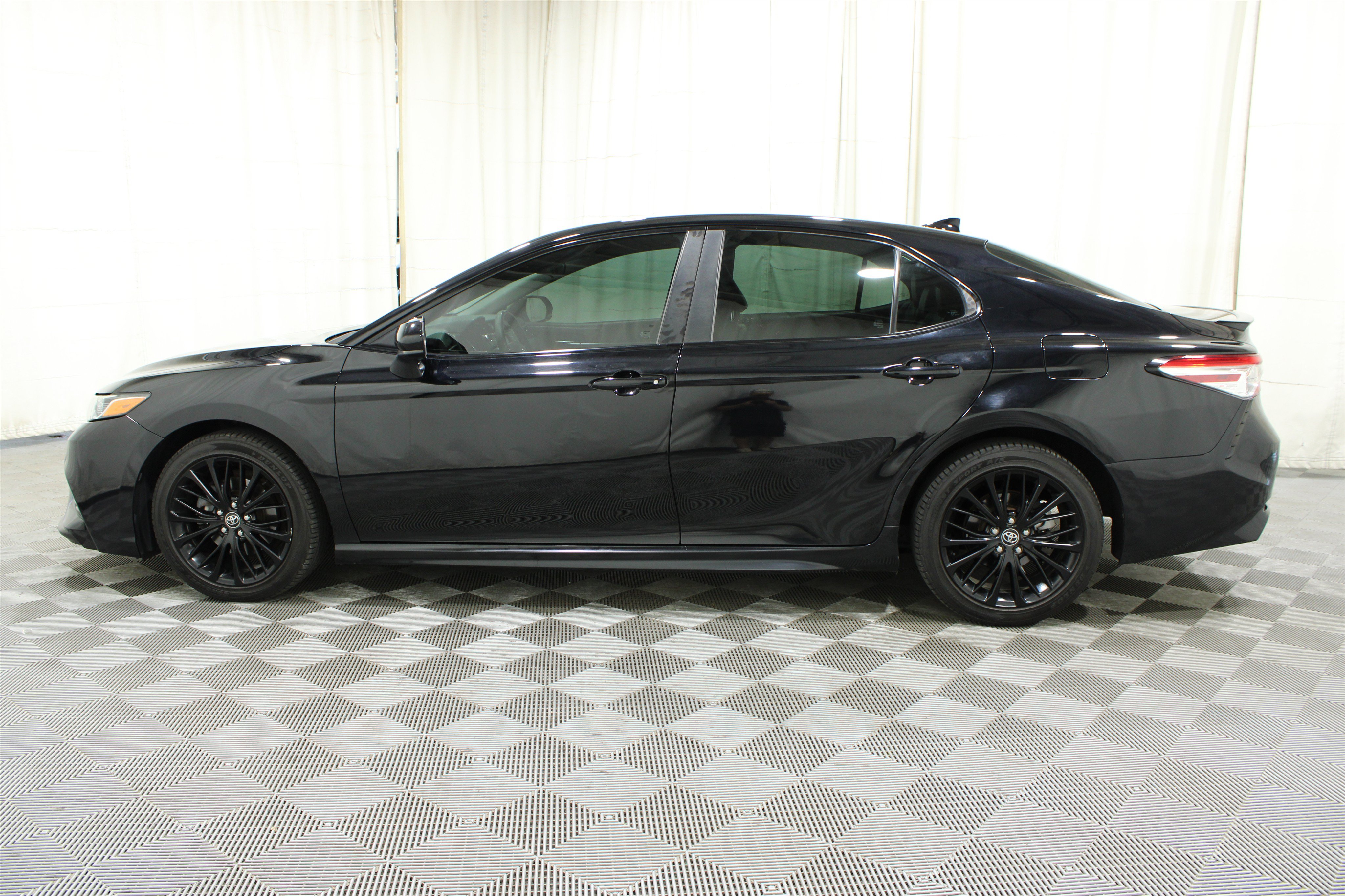 Used 2020 Toyota Camry SE w/ Protection Package (Q2) FWD image 30