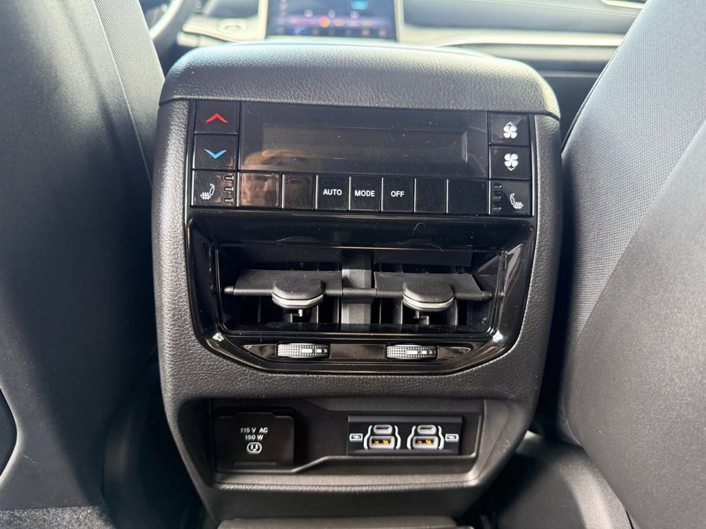 Used 2023 Jeep Grand Cherokee L Limited AWD/4WD image 37