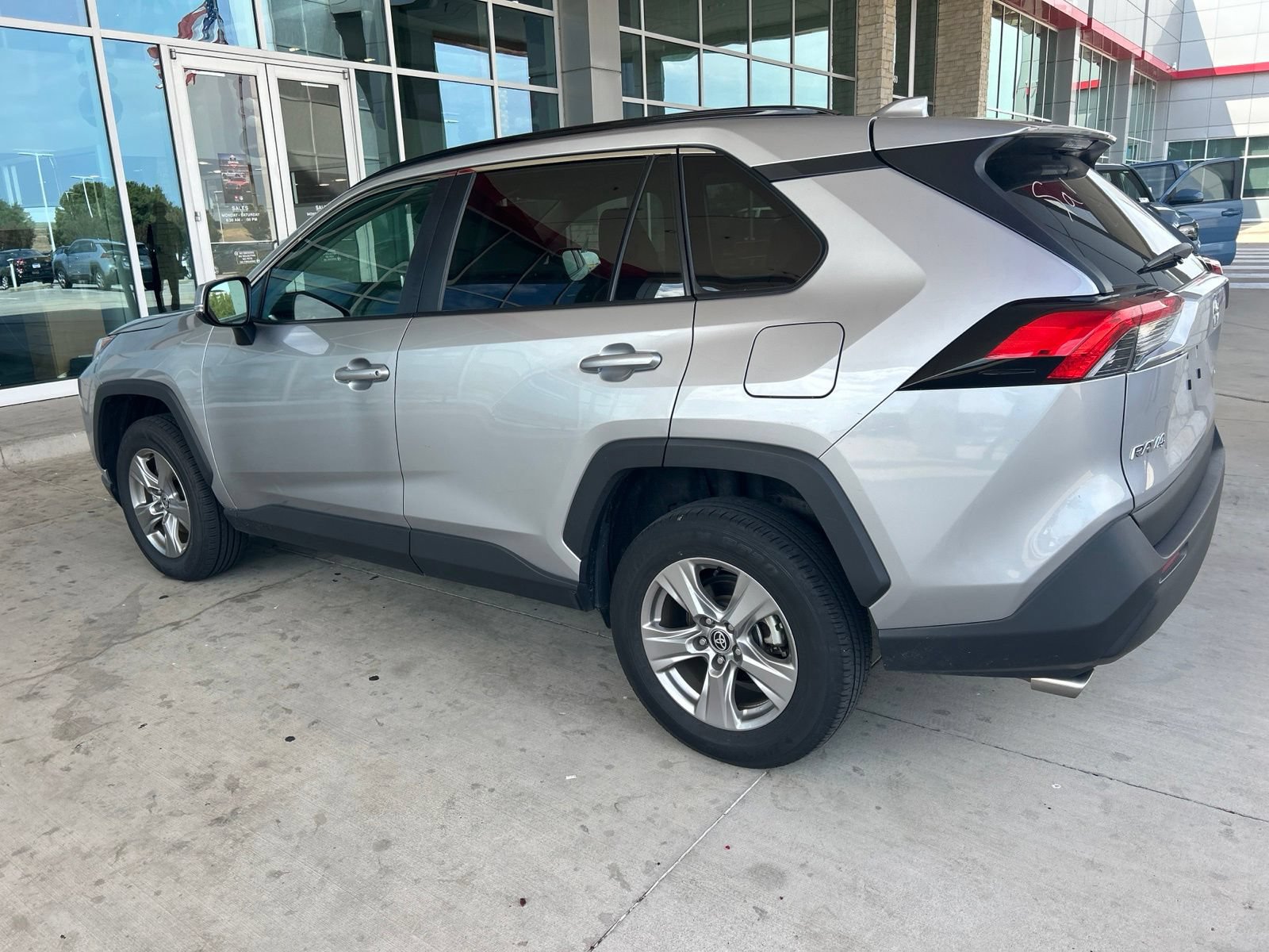 Used 2025 Toyota RAV4 XLE FWD image 14