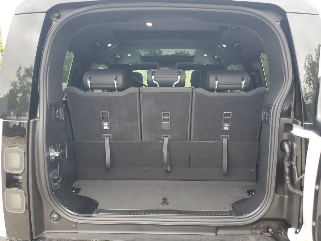 New 2026 Land Rover Defender 130 X-Dynamic SE AWD/4WD image 31