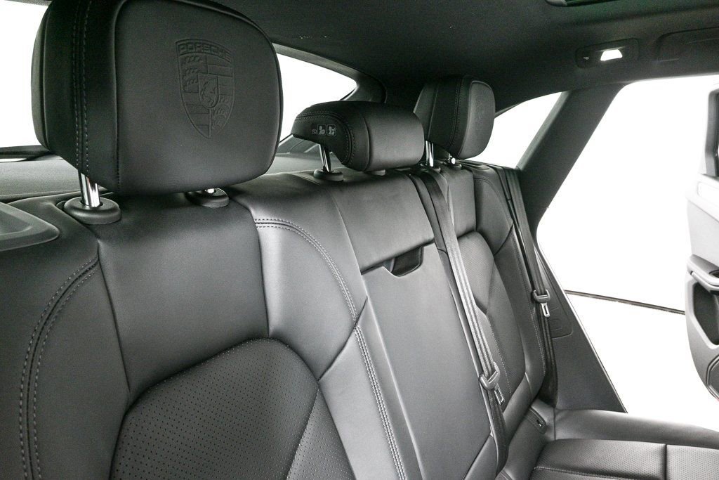 Certified 2026 Porsche Macan AWD/4WD image 23