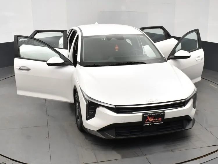 Used 2025 Kia K4 image 10