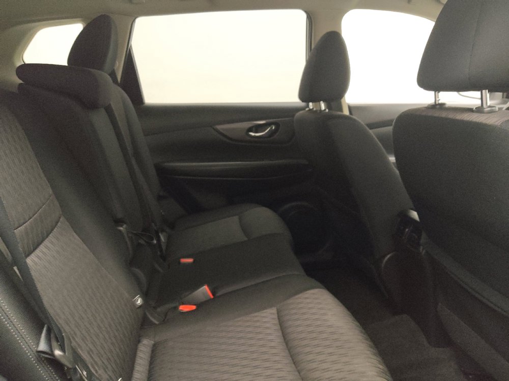 Used 2019 Nissan Rogue SV image 19