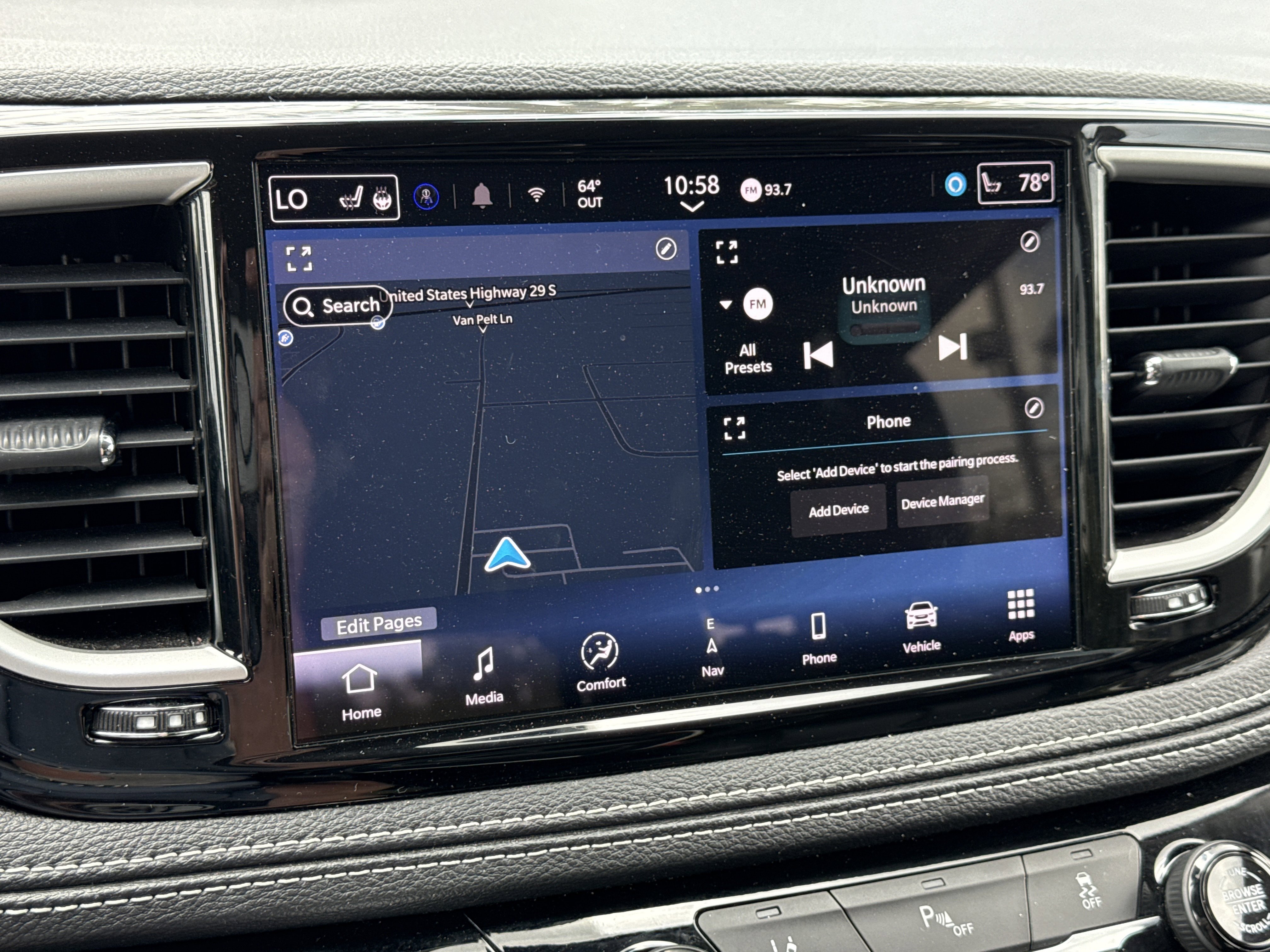 Used 2024 Chrysler Pacifica Select image 18