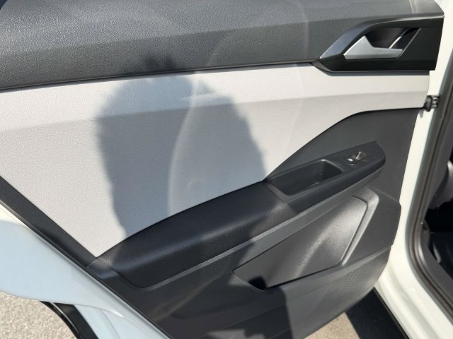 Used 2023 Volkswagen Taos SE w/ Panoramic Sunroof Package AWD/4WD image 12
