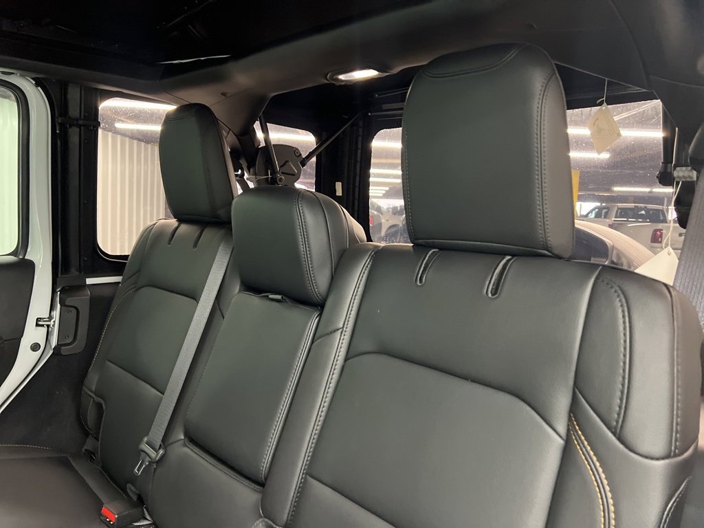 Used 2024 Jeep Wrangler Sahara image 11