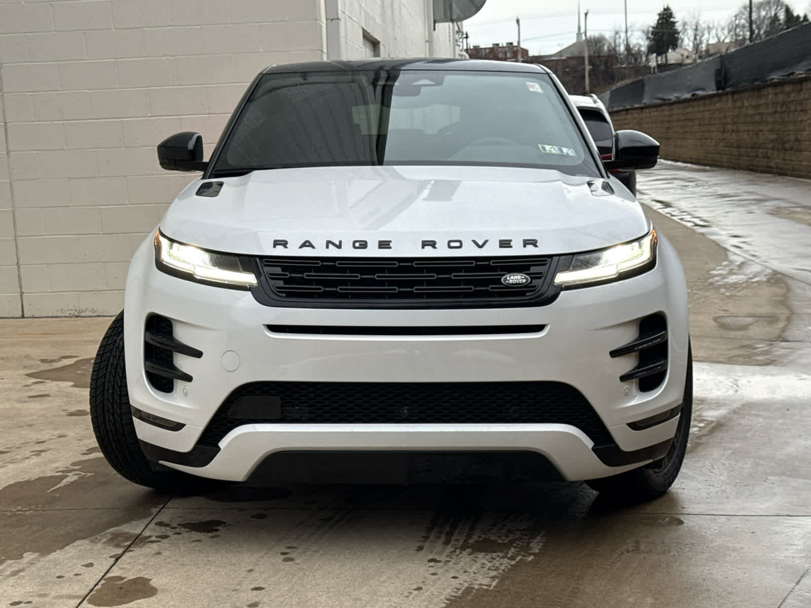 New 2026 Land Rover Range Rover Evoque Dynamic SE image 2