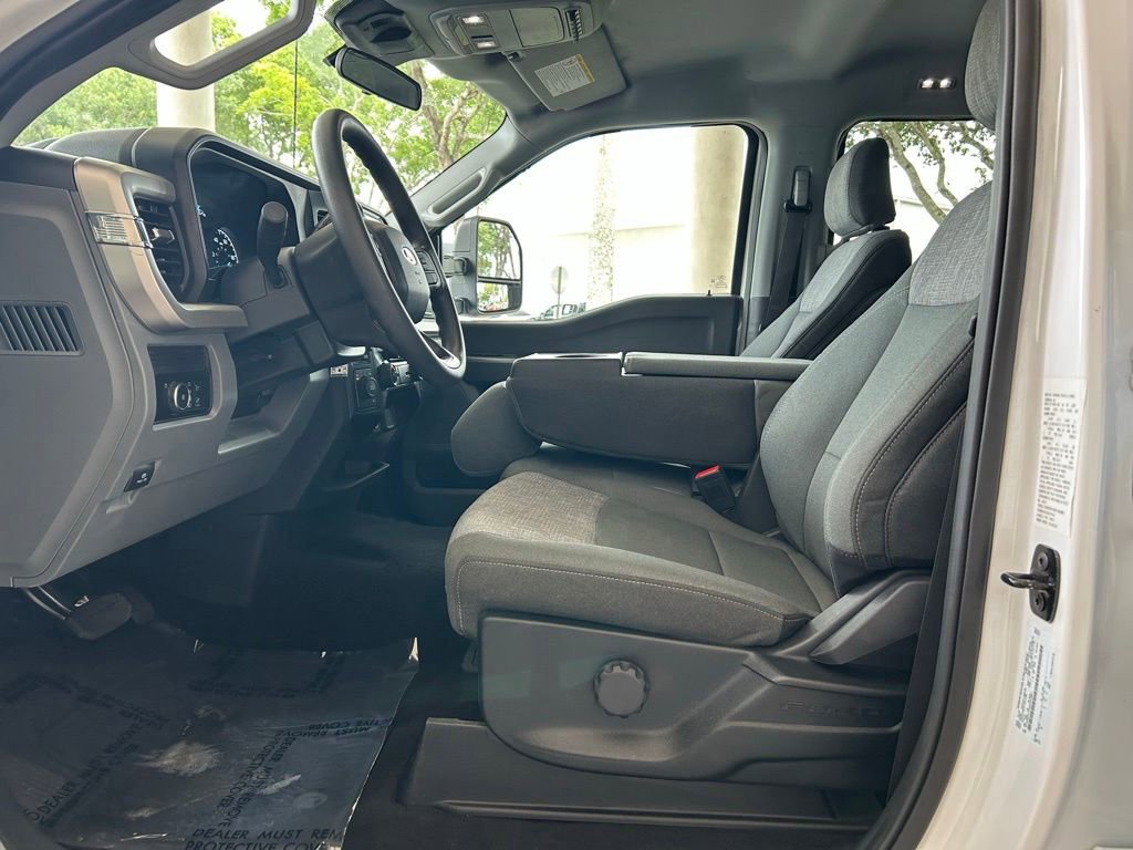 Used 2025 Ford F350 XLT AWD/4WD image 5