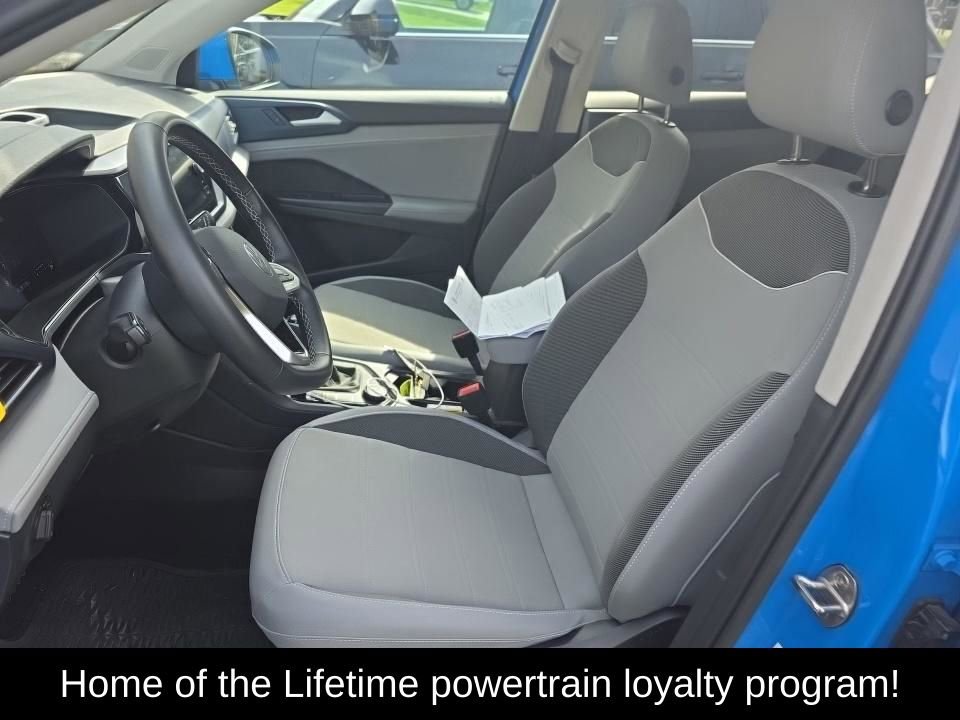 Used 2024 Volkswagen Taos SE w/ Panoramic Sunroof Package AWD/4WD image 5