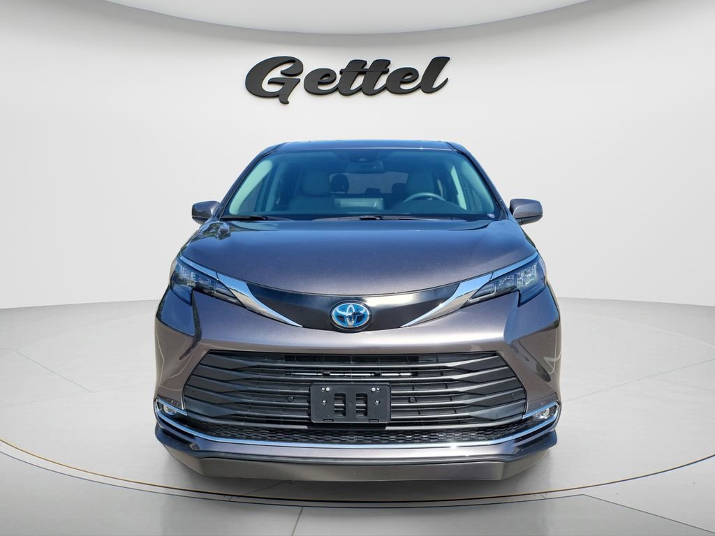 Used 2024 Toyota Sienna XLE FWD video 2