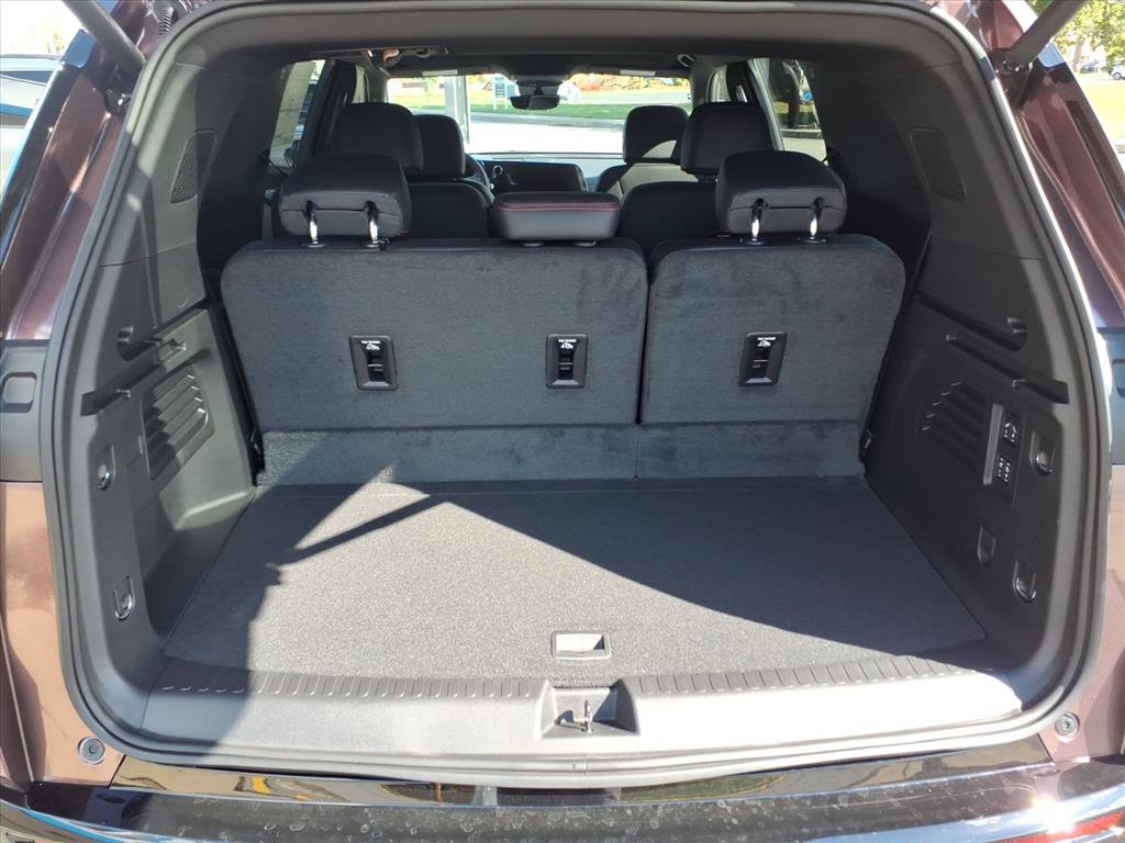 New 2026 Chevrolet Traverse RS w/ LPO, Floor Liner Package image 8