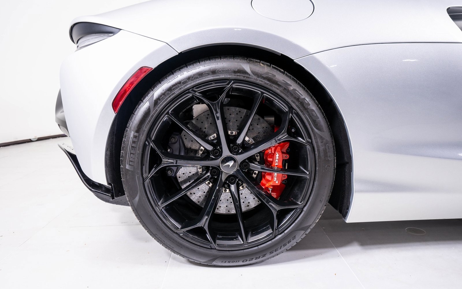 Used 2023 McLaren Artura image 14