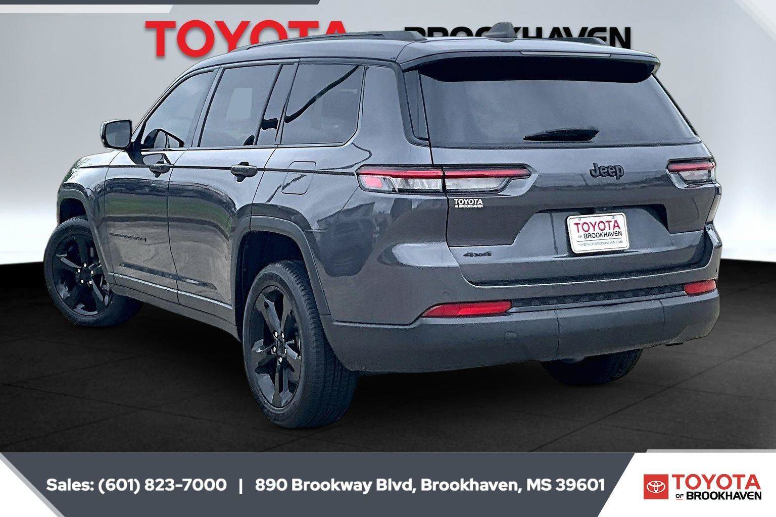 Used 2023 Jeep Grand Cherokee L Laredo AWD/4WD image 2
