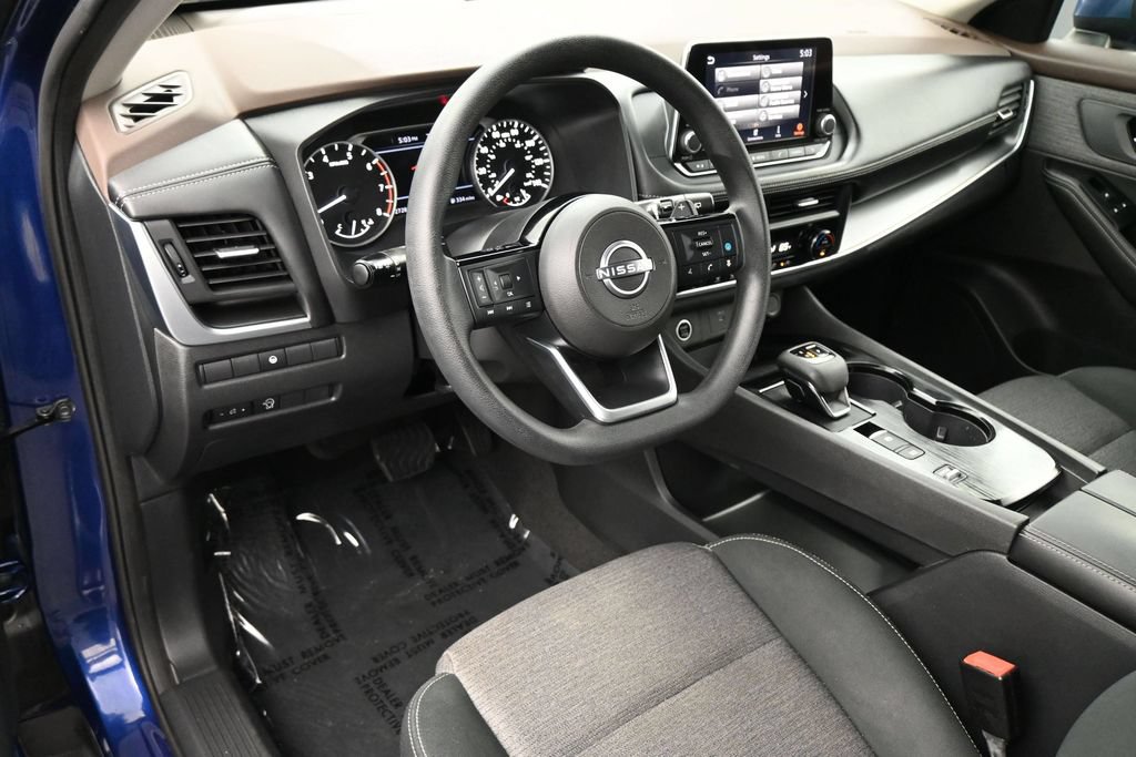 Used 2023 Nissan Rogue SV FWD image 2