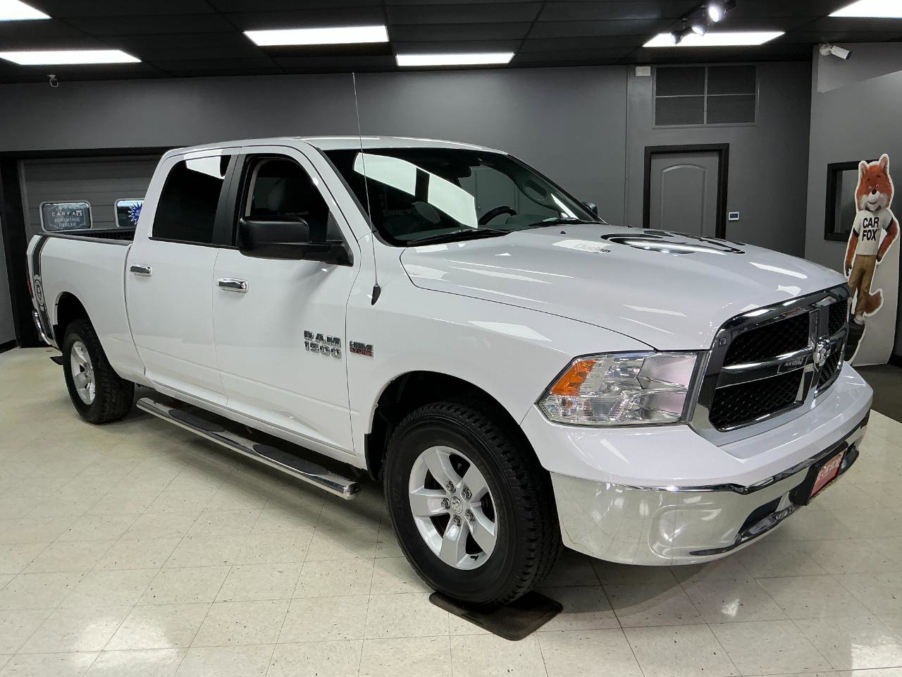 Used 2017 RAM 1500 Classic SLT AWD/4WD image 2