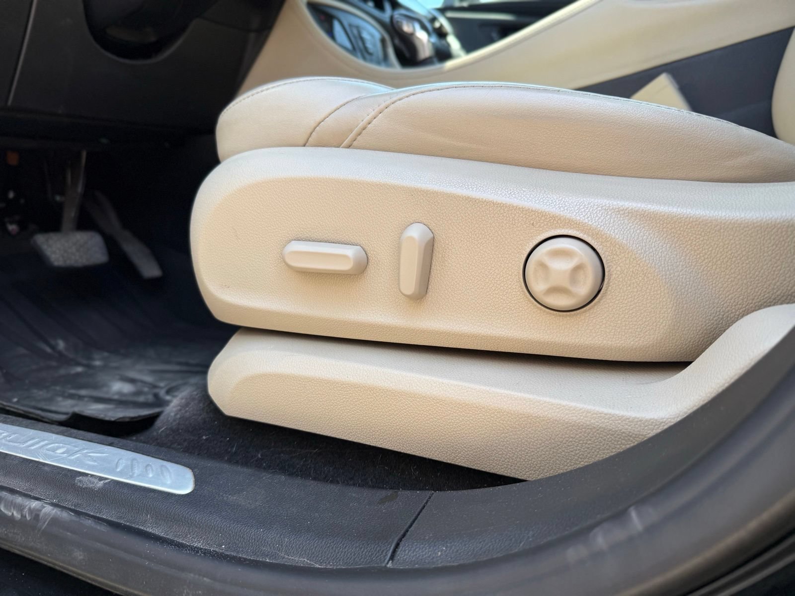 Used 2020 Buick Envision Essence w/ Experience Buick Package AWD/4WD image 26