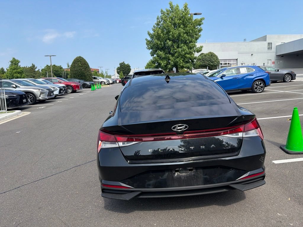 Used 2023 Hyundai Elantra SEL w/ Convenience Package FWD image 12