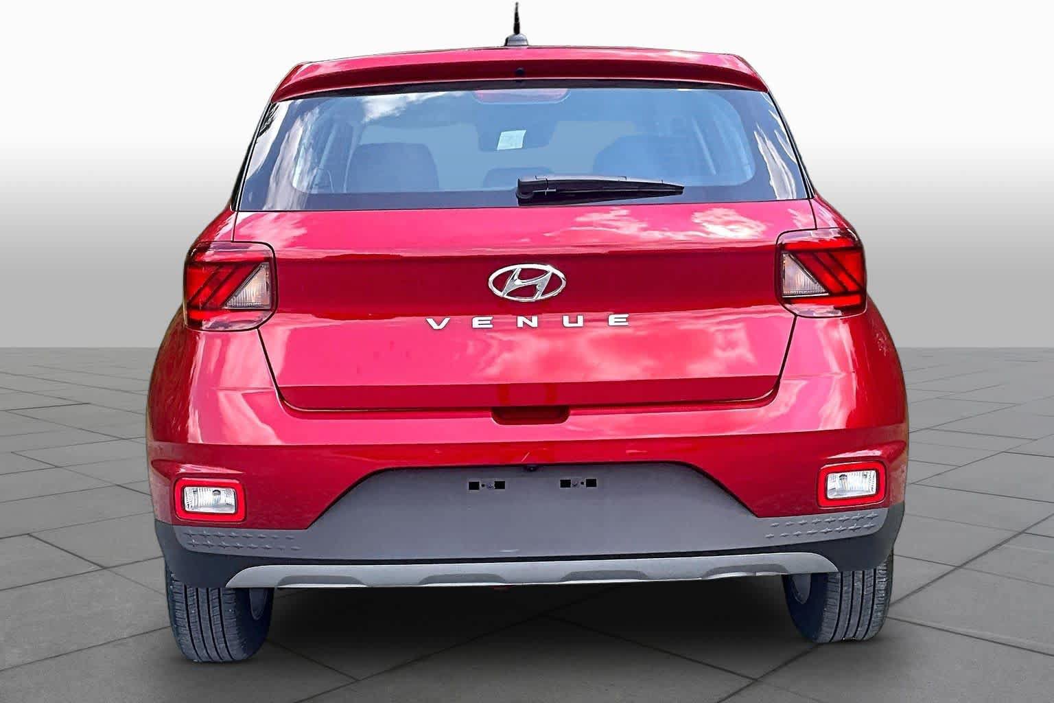 Used 2025 Hyundai Venue SE FWD image 5