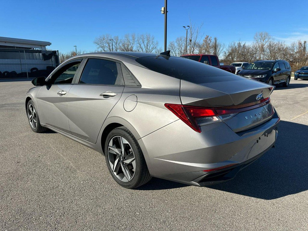 Used 2023 Hyundai Elantra SEL w/ Convenience Package image 3