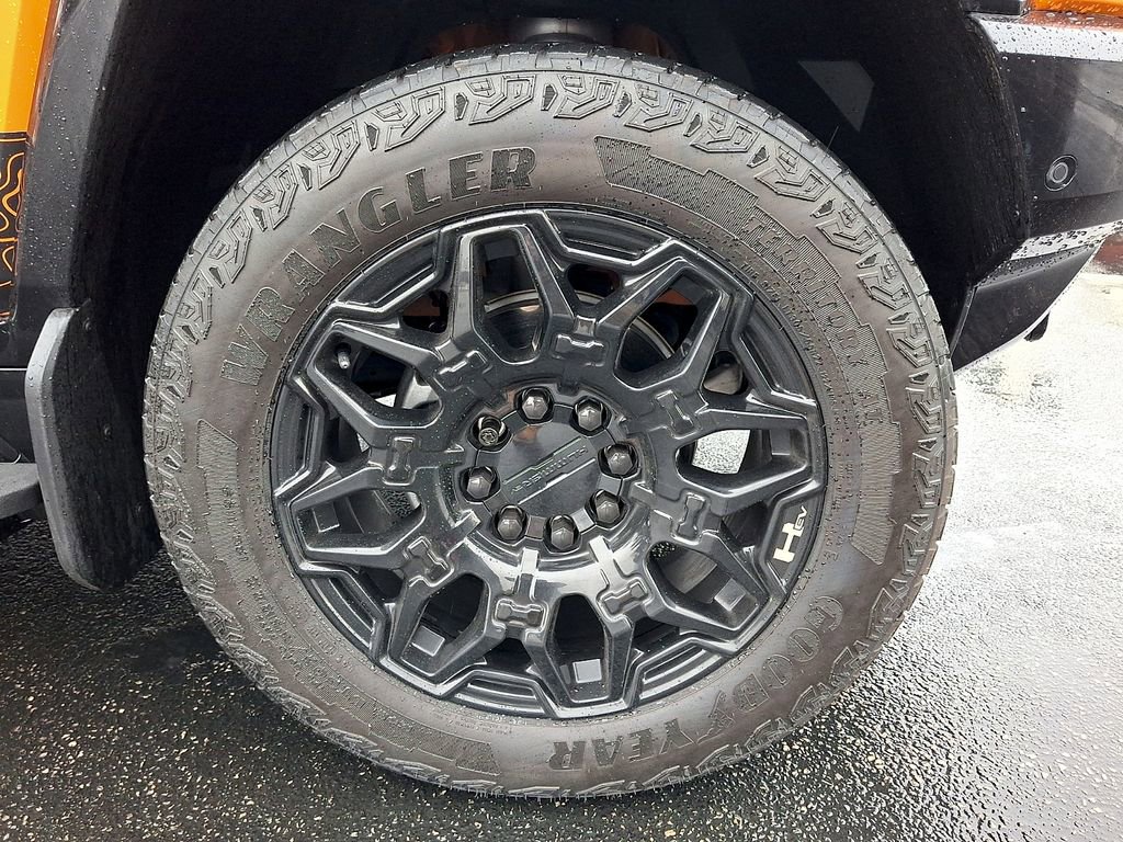 Used 2024 GMC Hummer EV 3X w/ LPO, Illumination Package image 8