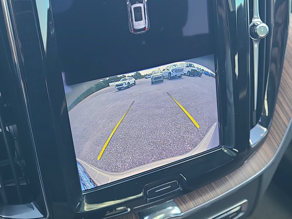 Used 2022 Volvo XC60 B5 Momentum w/ Advanced Package FWD image 17