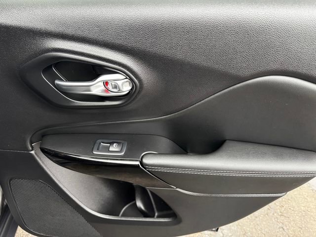 Used 2023 Jeep Cherokee Altitude Lux image 16