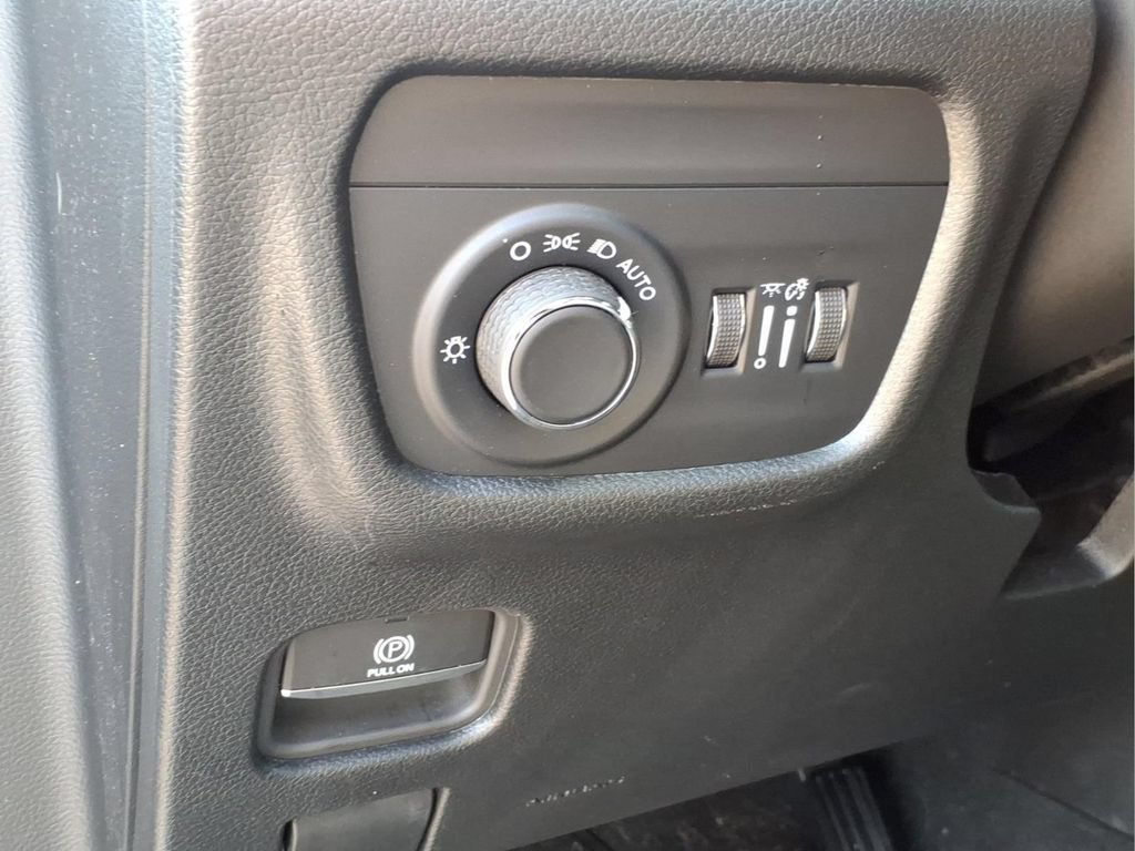 Used 2024 Jeep Grand Cherokee Laredo X w/ Luxury Tech Group I AWD/4WD image 5