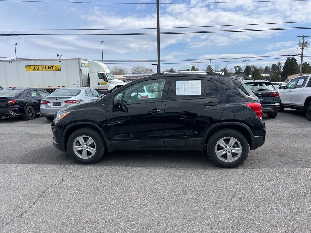 Used 2022 Chevrolet Trax LT w/ LT Convenience Package image 2
