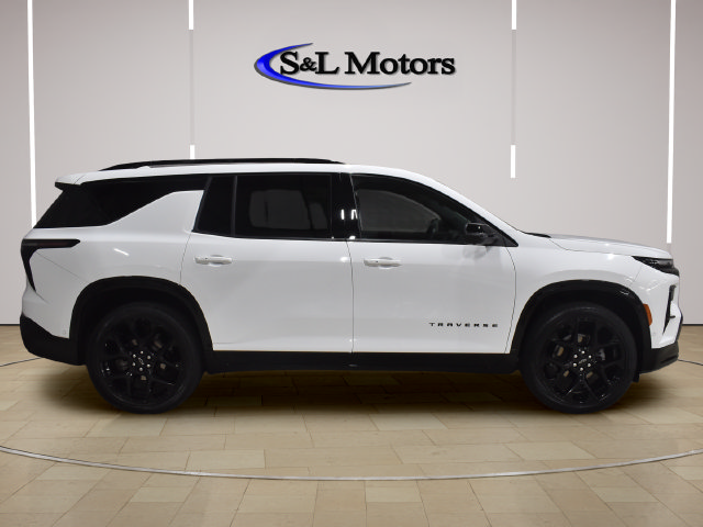 Used 2024 Chevrolet Traverse RS w/ LPO, Floor Liner Package AWD/4WD image 8