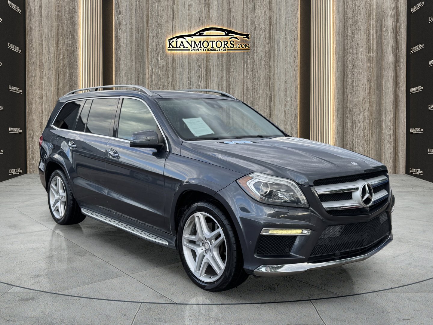 Used 2015 Mercedes-Benz GL 550 4MATIC image 1