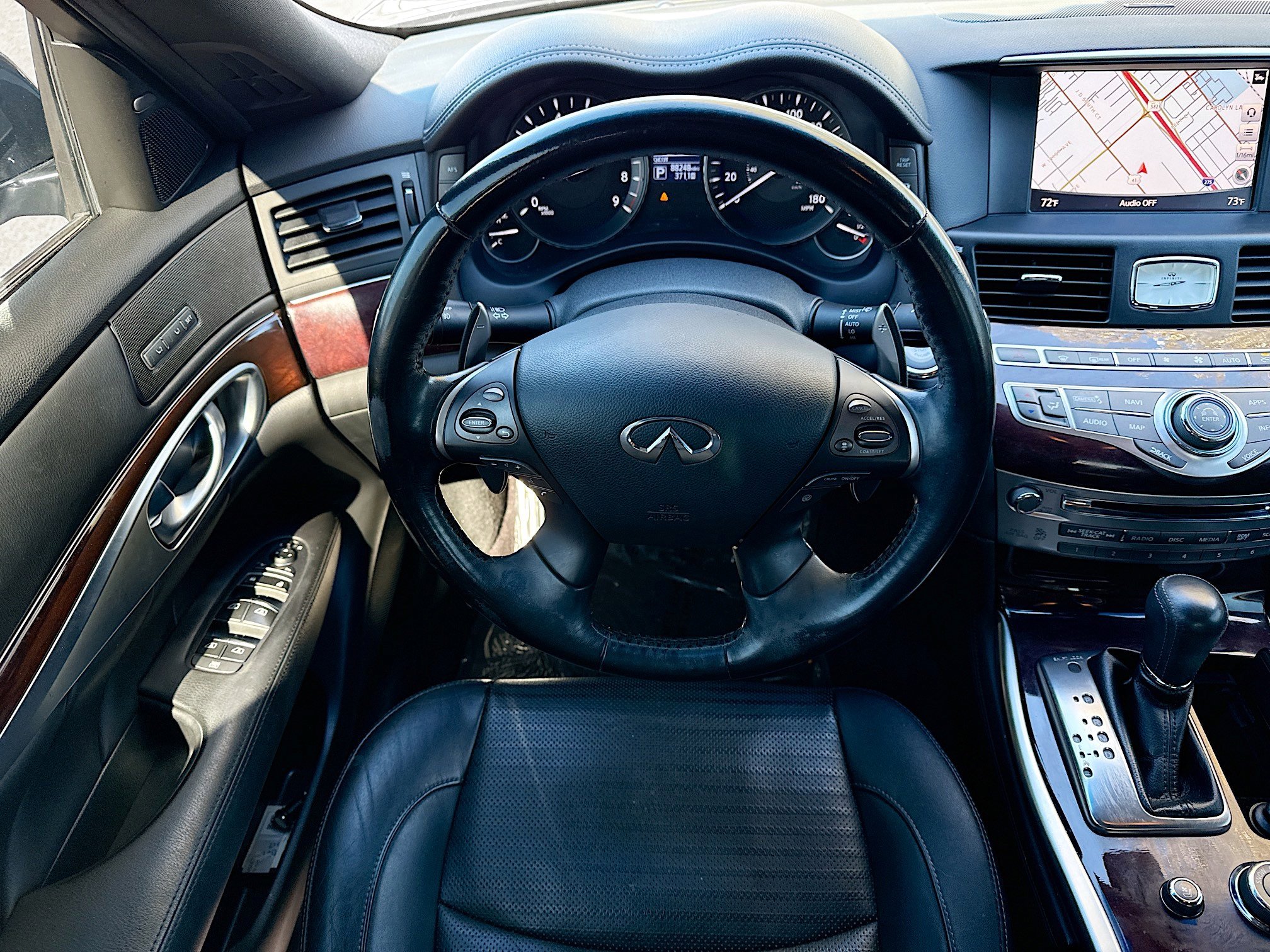 Used 2019 INFINITI Q70 Luxe w/ Sport Package image 16