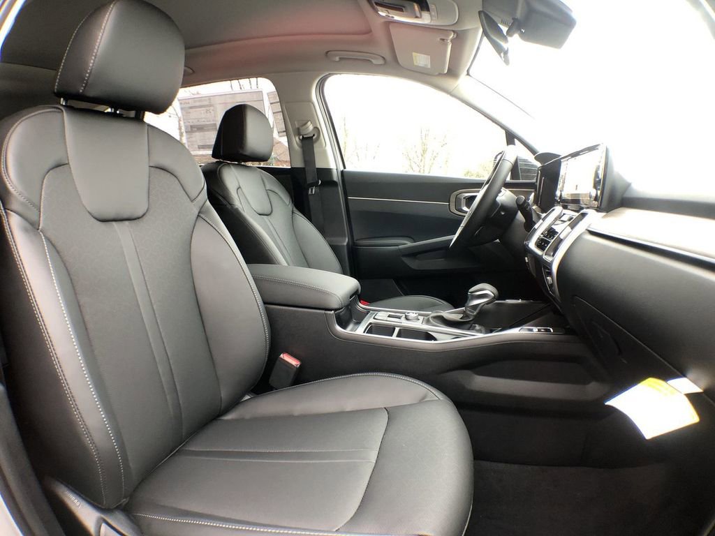 Used 2022 Kia Sorento EX w/ Panoramic Sunroof Package image 45