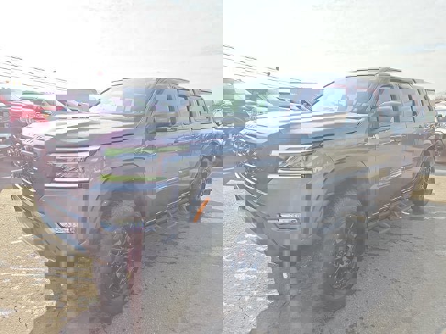 Used 2022 Nissan Frontier PRO-4X w/ Pro-4X Premium Package image 2