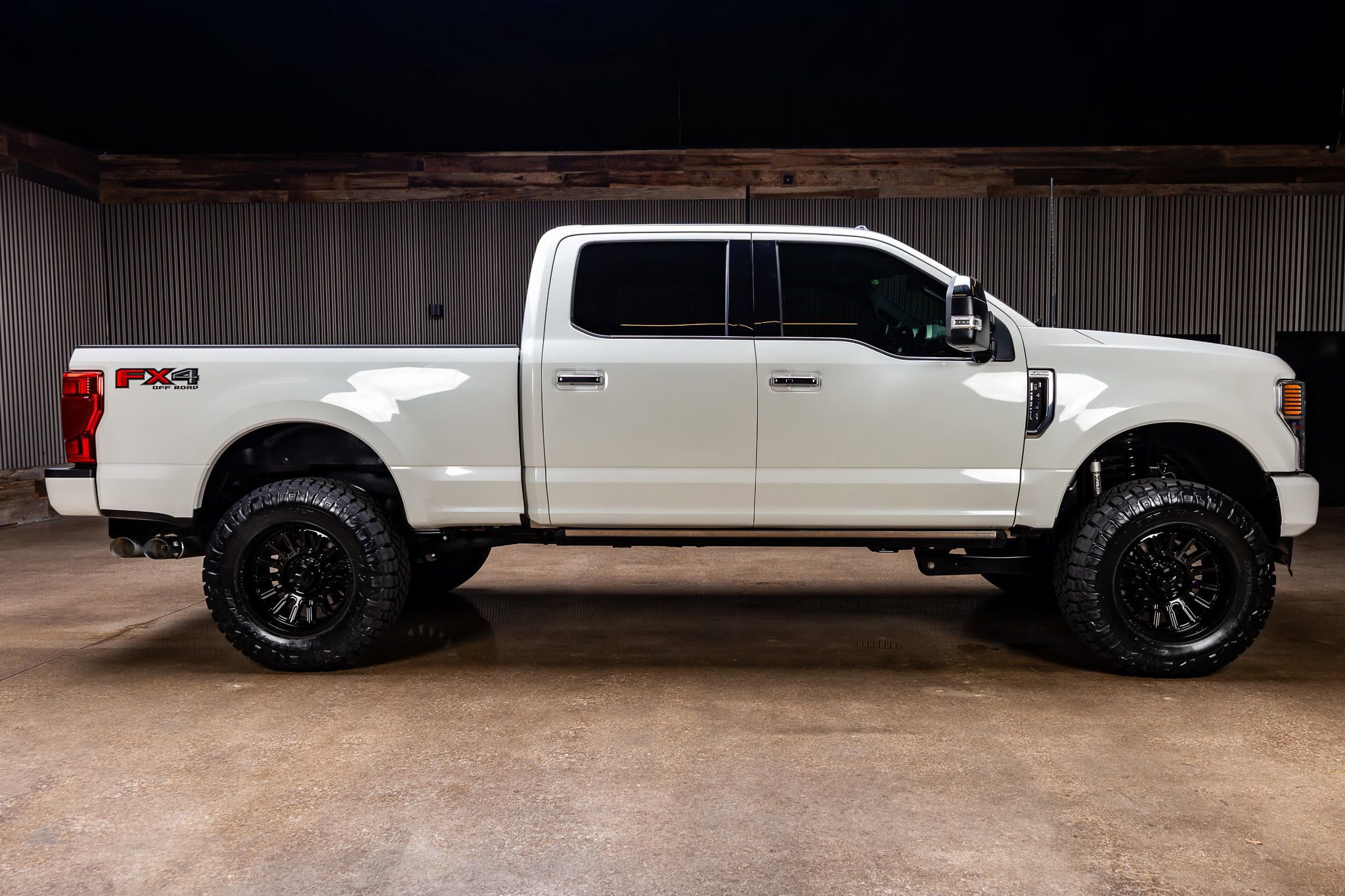 Used 2022 Ford F250 Platinum w/ FX4 Off-Road Package image 11