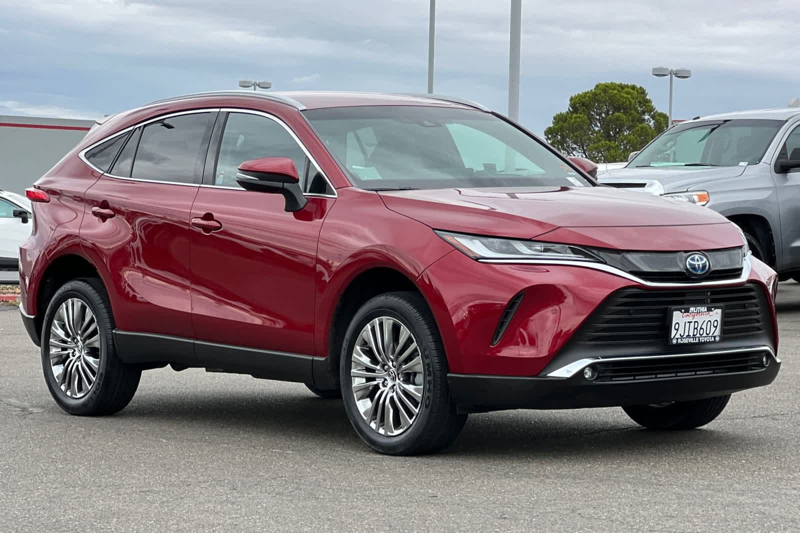 Certified 2023 Toyota Venza XLE AWD/4WD image 5