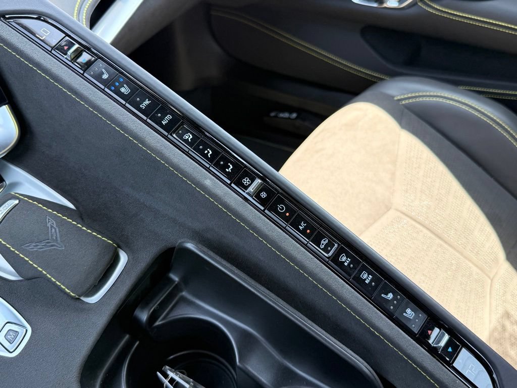 Used 2024 Chevrolet Corvette Stingray Premium Conv w/ Z51 Performance Package RWD image 32