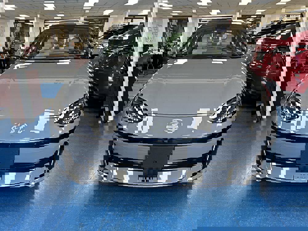 Used 2025 Hyundai Ioniq 6 Limited image 2
