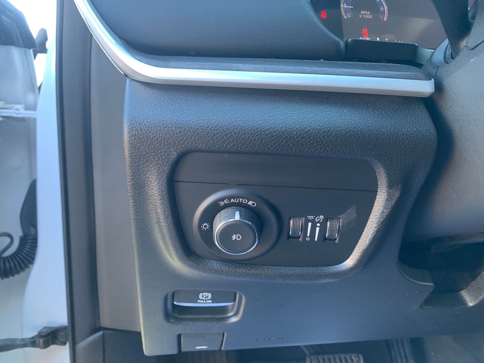 Used 2023 Jeep Grand Cherokee Limited image 15