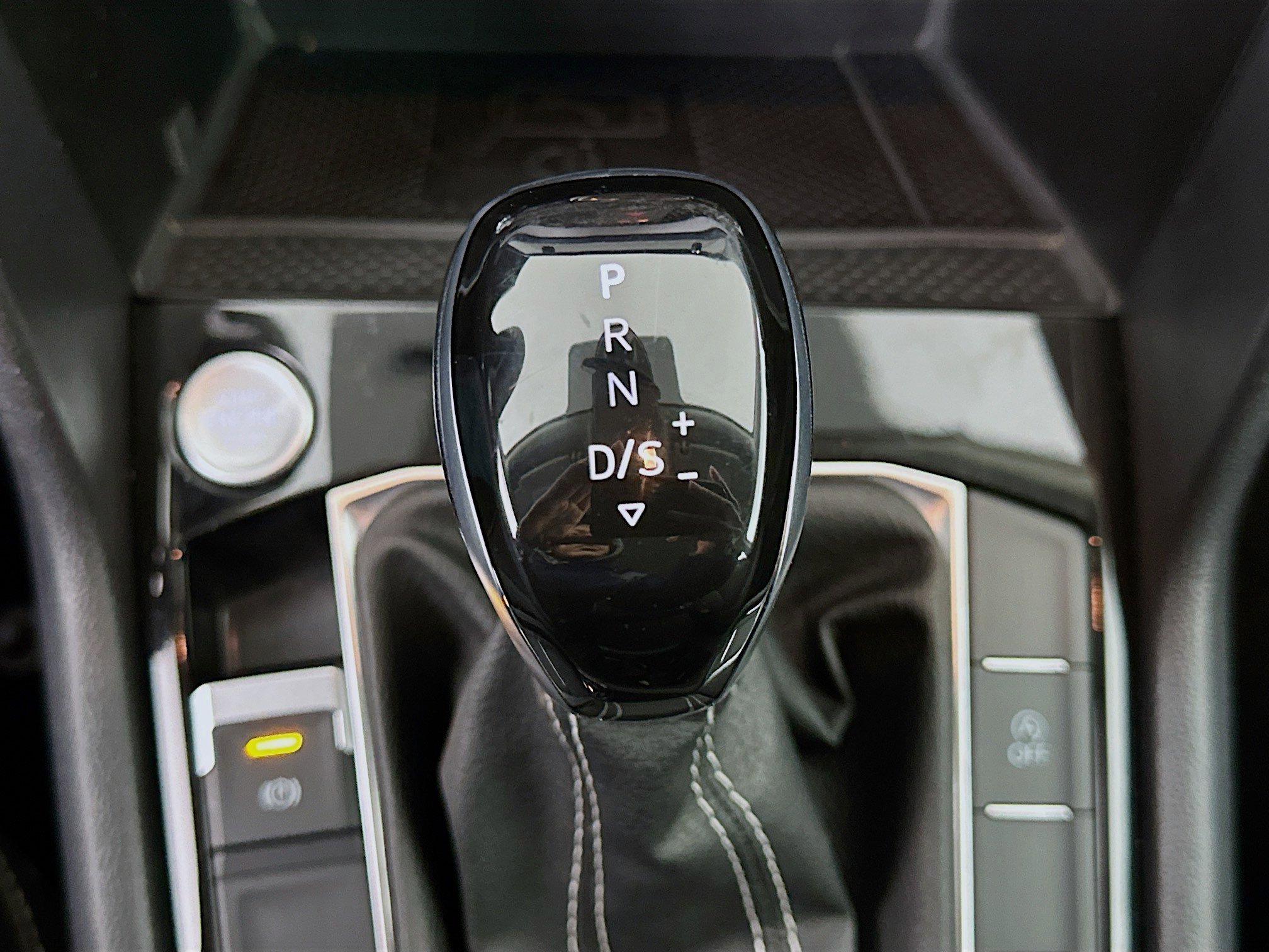 Used 2024 Volkswagen Taos SE image 24